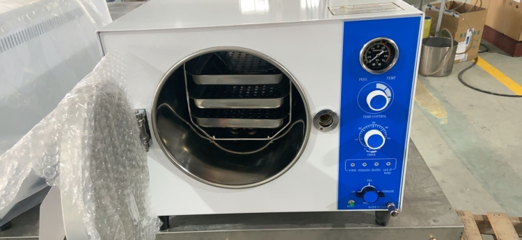 Tabletop autoclave sterilization chamber display