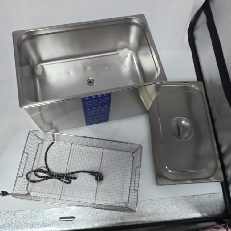 The internal structure of the ultrasonic cleaner