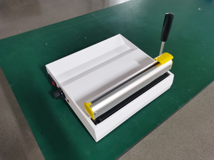 Low-cost sealing machine for small CSSD or outpatient clinics