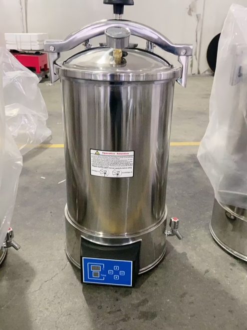 Compact and reliable SD-PO Portable Pressure Steam Sterilizer with digital display