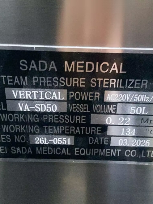 Processor-controlled vertical autoclave for clinic and lab use